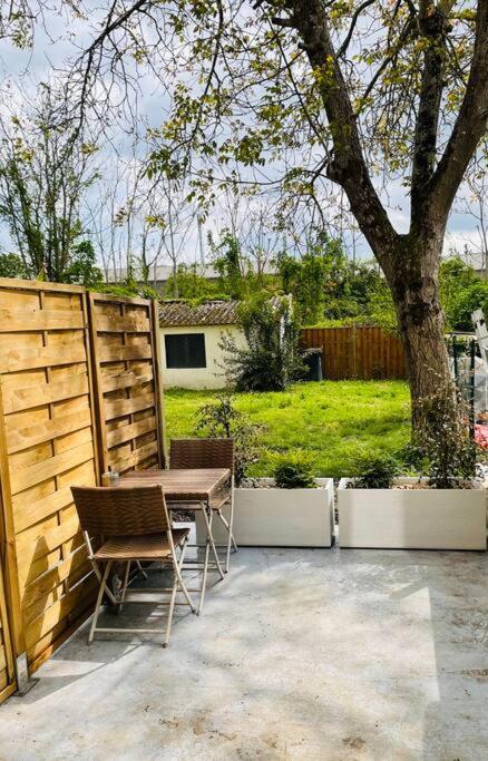 Le Belloc- Suberbe Appartement T1 Bis - Au Calme - Terrasse - Vue Jardin Agen Esterno foto